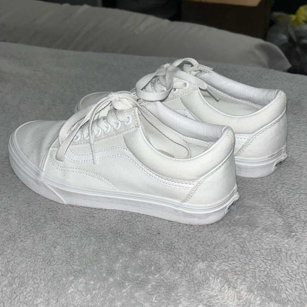 Women’s all White Old Skool Vans